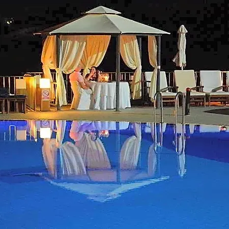 Regina Dell' Acqua Otel